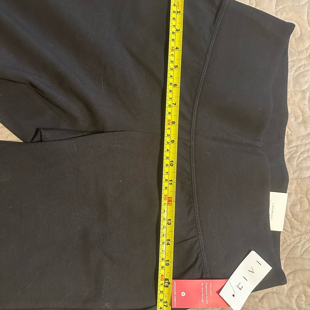 NWT Livi from lane Bryant. Size 14-16 Knee length
